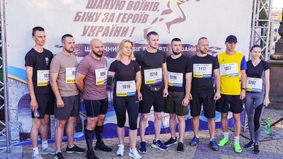 "Шаную воїнів, біжу за Героїв України": у Тернополі організували патріотичний забіг