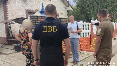 У багажнику за сім тисяч євро: "бізнесмен" з Тернопільщини перевозив закордон ухилянтів. ФОТО