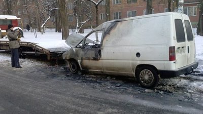 В Києві палять машини з "західними" номерами. ФОТО