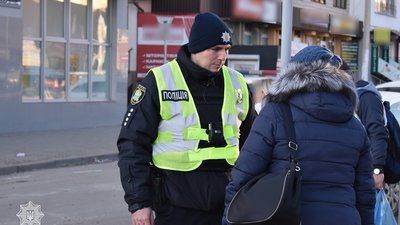 Тернопільські патрульні взялися за пішоходів. ФОТО