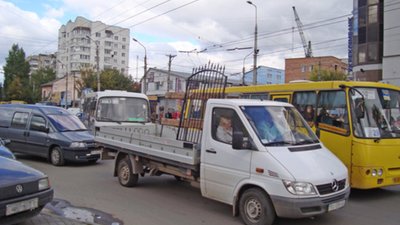 На вулиці Живова безлад. Куди дивиться Матрифайло!?