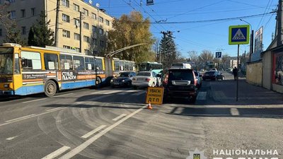 У Тернополі водій автомобіля збив жінку на пішохідному переході