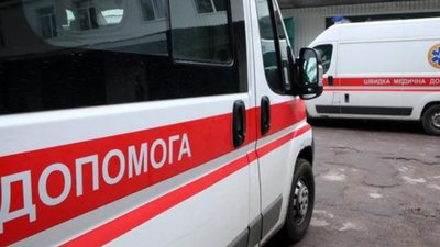 Лежала на підлозі: у Тернополі врятували жінку, котра не могли вийти з дому