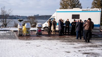 Реанімобіль від Папи Римського привезли до Тернополя. ФОТО