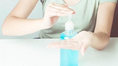 Коштує копійки: фармацевт з Тернополя розповіла, як зробити антисептик для рук