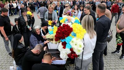 Оголошено день жалоби: на Тернопільщині прощаються із молодим захисником. ФОТО