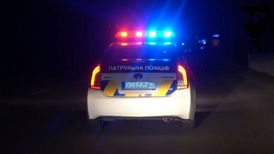 У Тернополі п'яна водійка ледь не "врізалася" в автомобіль патрульних. ВІДЕО