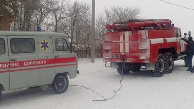 Карету "швидкої" і два автомобілі довелося буксирувати рятувальникам минулої доби