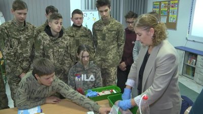 У школах Тернопільщини старшокласники освоюють ази військової справи