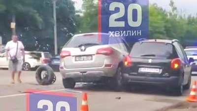 Три автомобілі зіткнулися на львівській трасі неподалік Тернополя. ВІДЕО