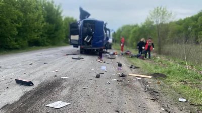 Дев'ятеро загиблих: ворог атакував безпілотником рейсовий автобус на Сумщині
