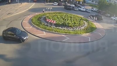 Любитель дрифту на "Теслі" знову попався патрульним. ВІДЕО