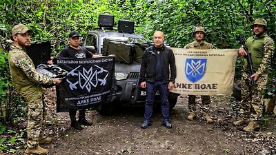 Сергій Надал від Тернополя на фронті передав воїнам 128-ї бригади «Дике Поле» позашляховик, квадрокоптери та зарядні станції