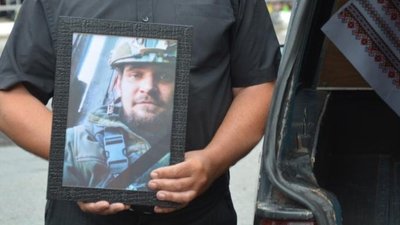 На Тернопільщині попрощалися із патрульним поліцейським, котрий загинув на "Азовсталі". ФОТО