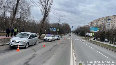 Двоє неповнолітніх потрапили під колеса автомобілів у Тернополі