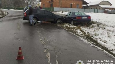 Зима прийшла несподівано: через літні шини на Тернопільщині сталося кілька ДТП. ФОТО